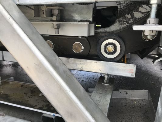 Type opaque rouleau de l'escalator V de promenade mobile de balustrade de chaîne d'étape d'escalator